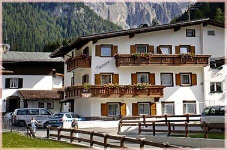 Garni Sayonara Hotel Sëlva Buitenkant foto